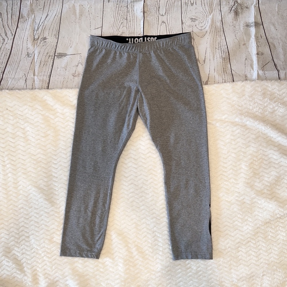 Nike Gray Cropped Capri Leggings Stretch Pants Size Medium - Picture 3 of 10